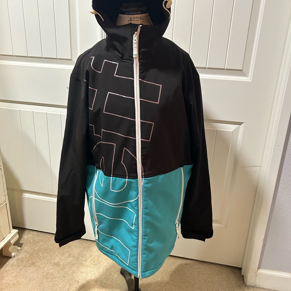 Neff Raincoat in Black